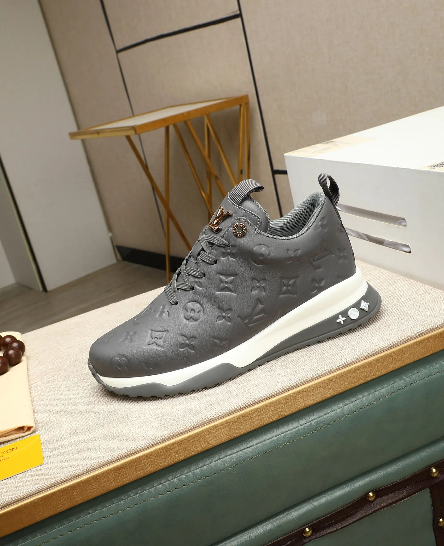 Men's shoes 💰520 📛📛【LOUIS VUITTON】Louis Vuitton official website synchronized new products 👟Milan fashion catwalk style 🇰🇾🇰🇾LV family logo, celebrity style, a must-have for fashionistas ⚠️First-layer calfskin ➕Mesh lining ➕Official website original version special outsole 👞Number 39-44 (38 45 46 customized)